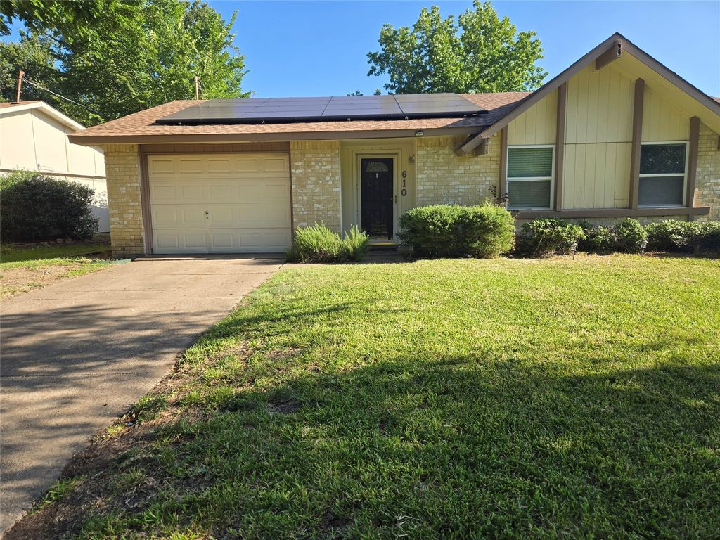 610 Edelweiss Drive, Grand Prairie, TX 75052