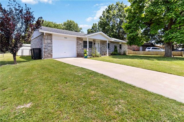 703 Thomas Boulevard, Springdale, AR 72762