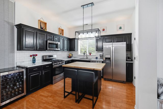 1137 Hawthorne Lane, Elk Grove Village, IL 60007