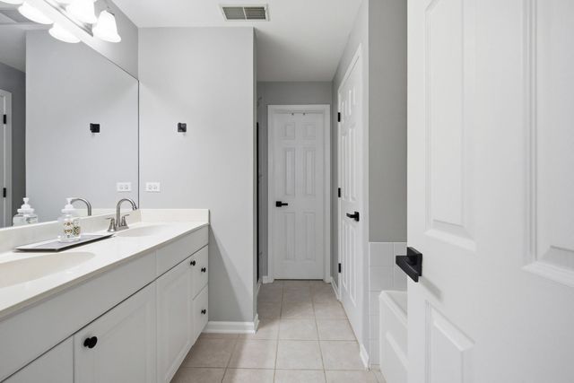 1137 Hawthorne Lane, Elk Grove Village, IL 60007
