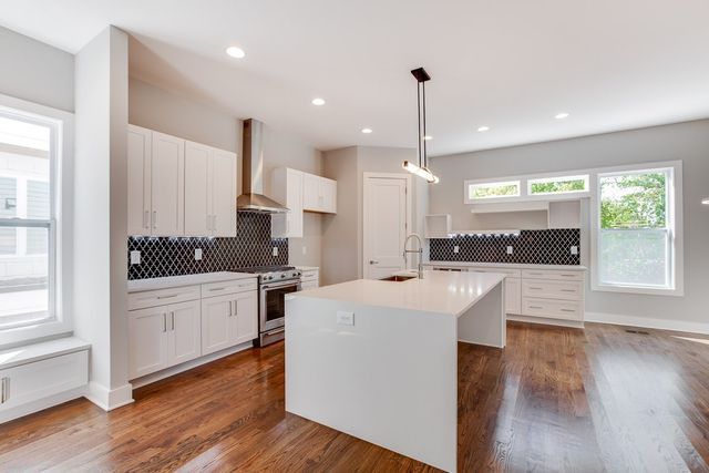 525 31st Ave, N, Nashville, TN 37209