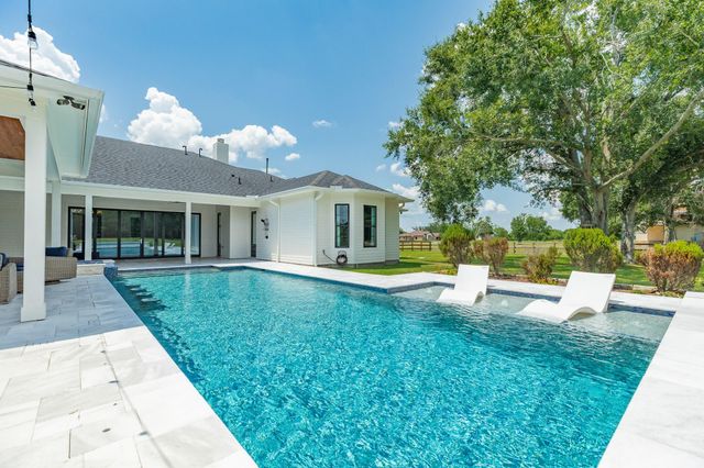 16811 Wrangler Road, Rosharon, TX 77583