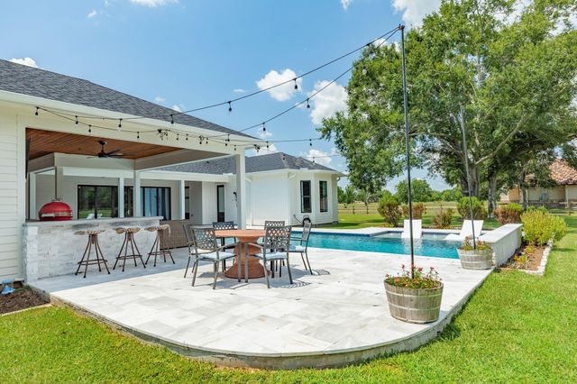 16811 Wrangler Road, Rosharon, TX 77583