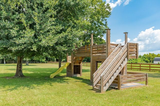 16811 Wrangler Road, Rosharon, TX 77583