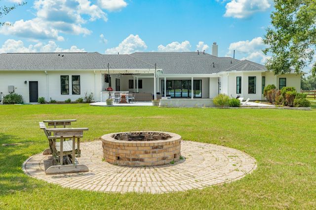16811 Wrangler Road, Rosharon, TX 77583