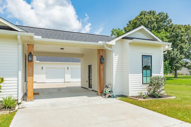 16811 Wrangler Road, Rosharon, TX 77583