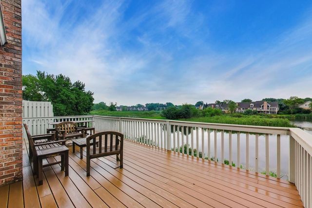 998 Plantain Court, Crystal Lake, IL 60014