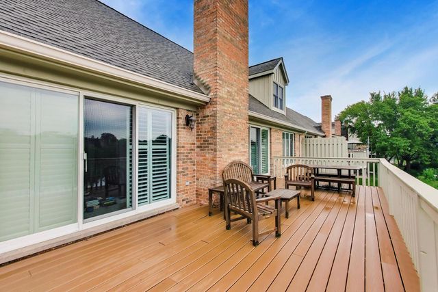 998 Plantain Court, Crystal Lake, IL 60014