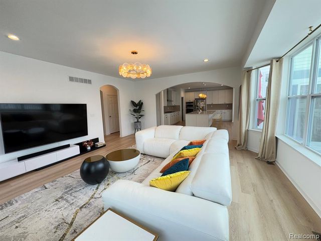 280 Honey Tree Way, Ann Arbor, MI 48103