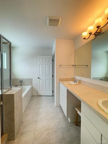 280 Honey Tree Way, Ann Arbor, MI 48103