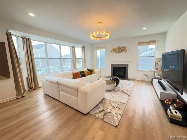 280 Honey Tree Way, Ann Arbor, MI 48103