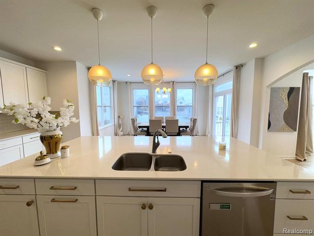 280 Honey Tree Way, Ann Arbor, MI 48103