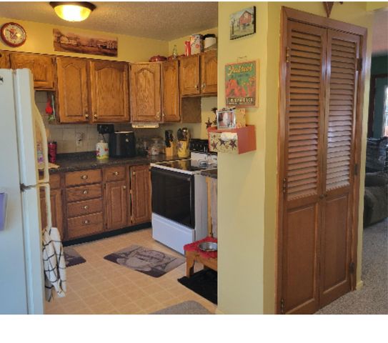 2218 North Hazelwood Avenue, Davenport, IA 52804