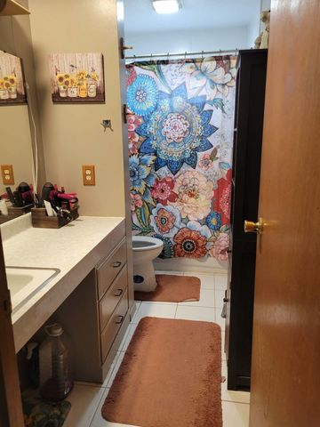 2218 North Hazelwood Avenue, Davenport, IA 52804