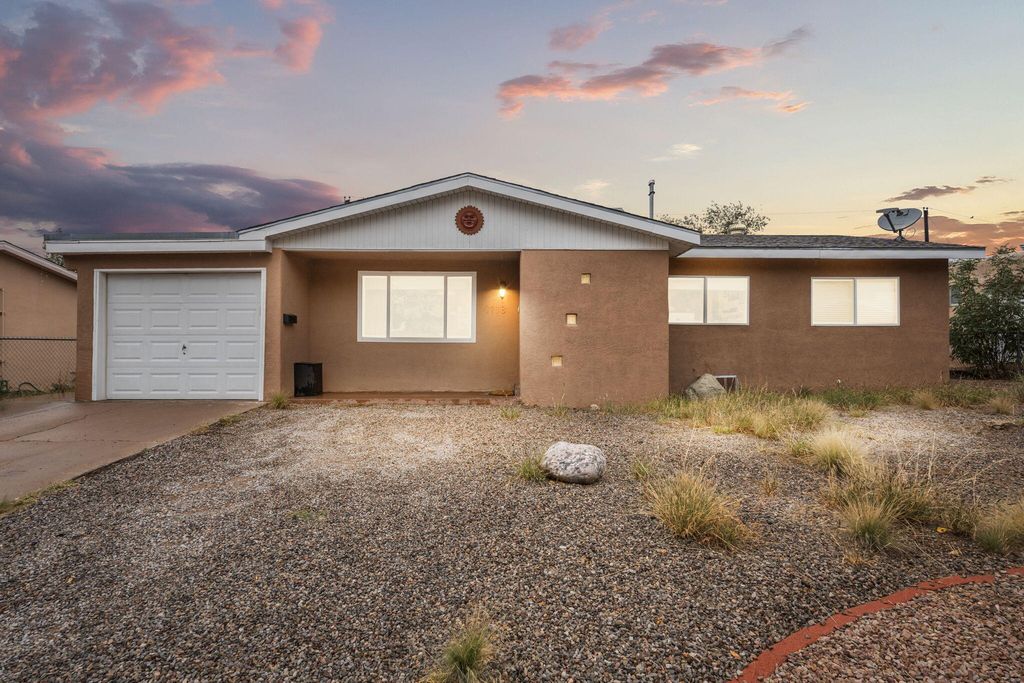 1113 MURIEL Street NE, Albuquerque, NM 87112