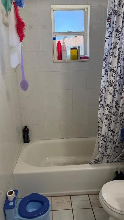 Image 8 of property listing at 1221 E 28TH AVENUE, Tampa, FL 33605