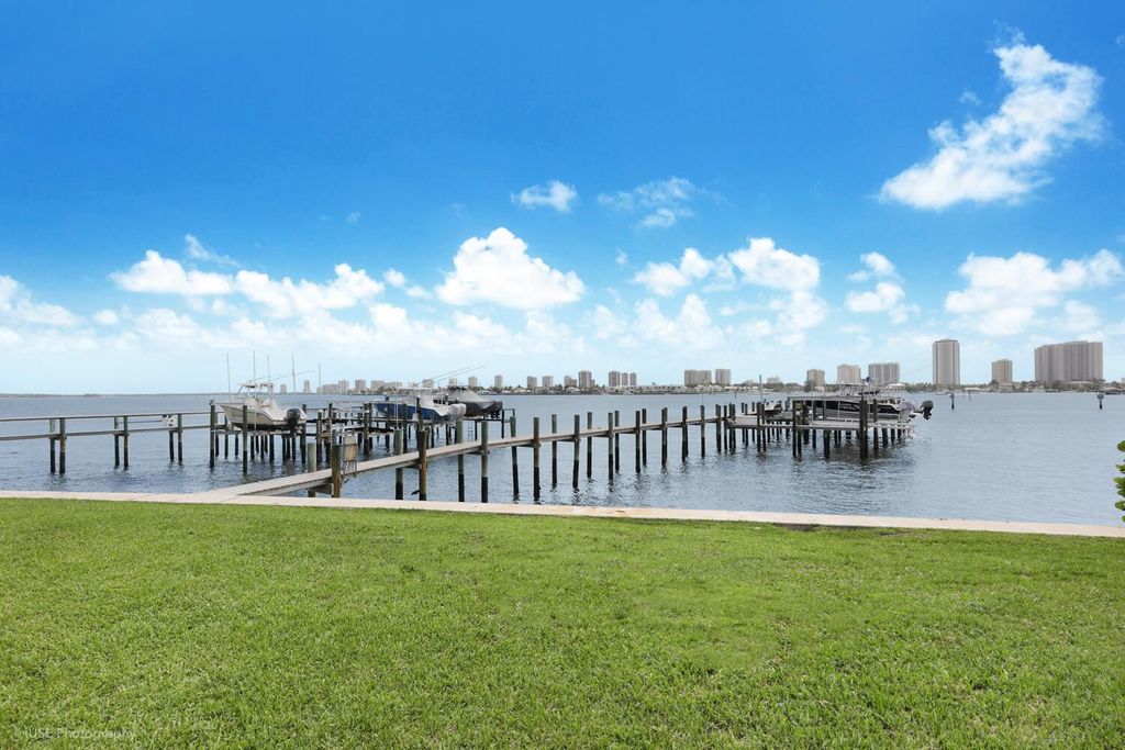 370 Wilma Circle 2, Riviera Beach, FL 33404