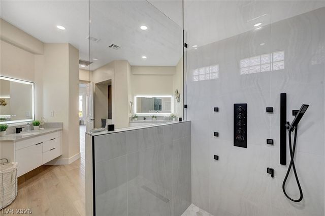 4574 Fiore Bella Boulevard, Las Vegas, NV 89135