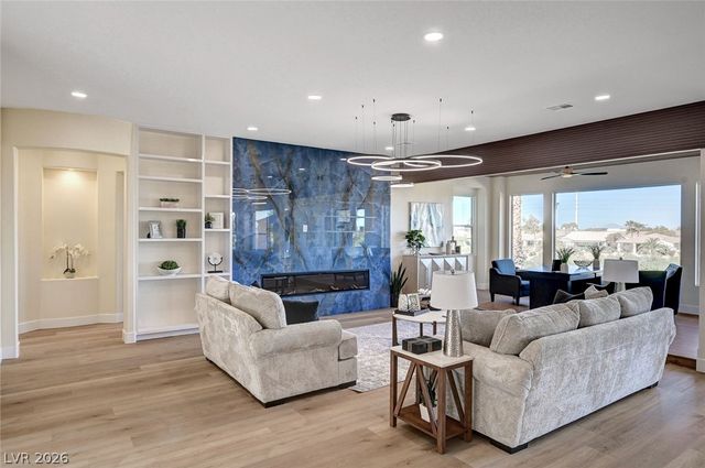 4574 Fiore Bella Boulevard, Las Vegas, NV 89135