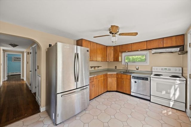 39 Norman Ave, Taunton, MA 02780