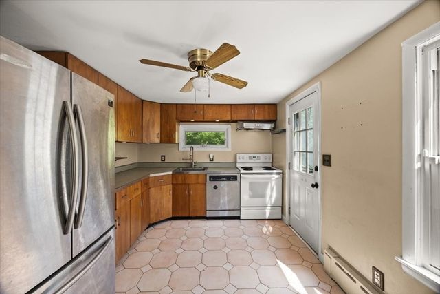39 Norman Ave, Taunton, MA 02780
