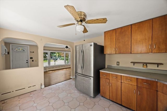 39 Norman Ave, Taunton, MA 02780