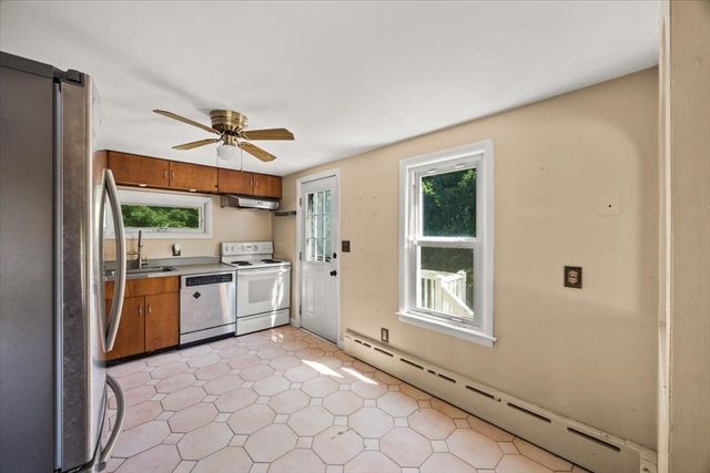 39 Norman Ave, Taunton, MA 02780