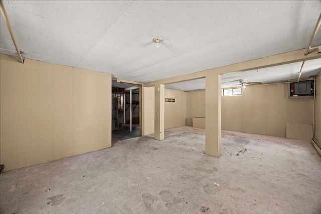 39 Norman Ave, Taunton, MA 02780