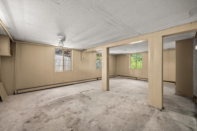39 Norman Ave, Taunton, MA 02780