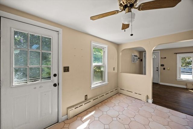 39 Norman Ave, Taunton, MA 02780