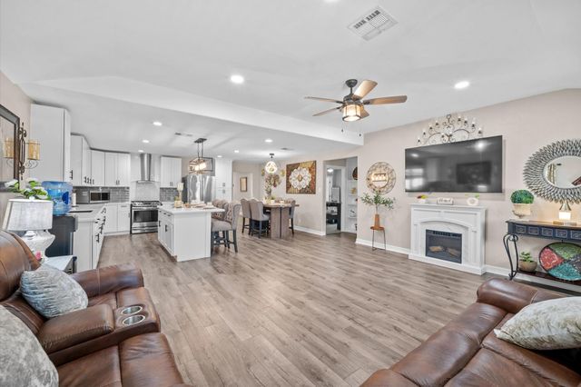1409 Avenue I, South Houston, TX 77587