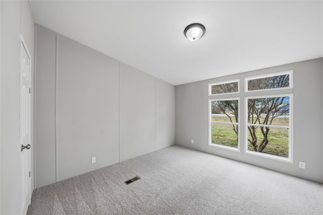 152 Pond View Drive, Decatur, TX 76234