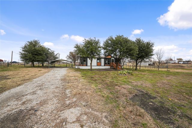 152 Pond View Drive, Decatur, TX 76234