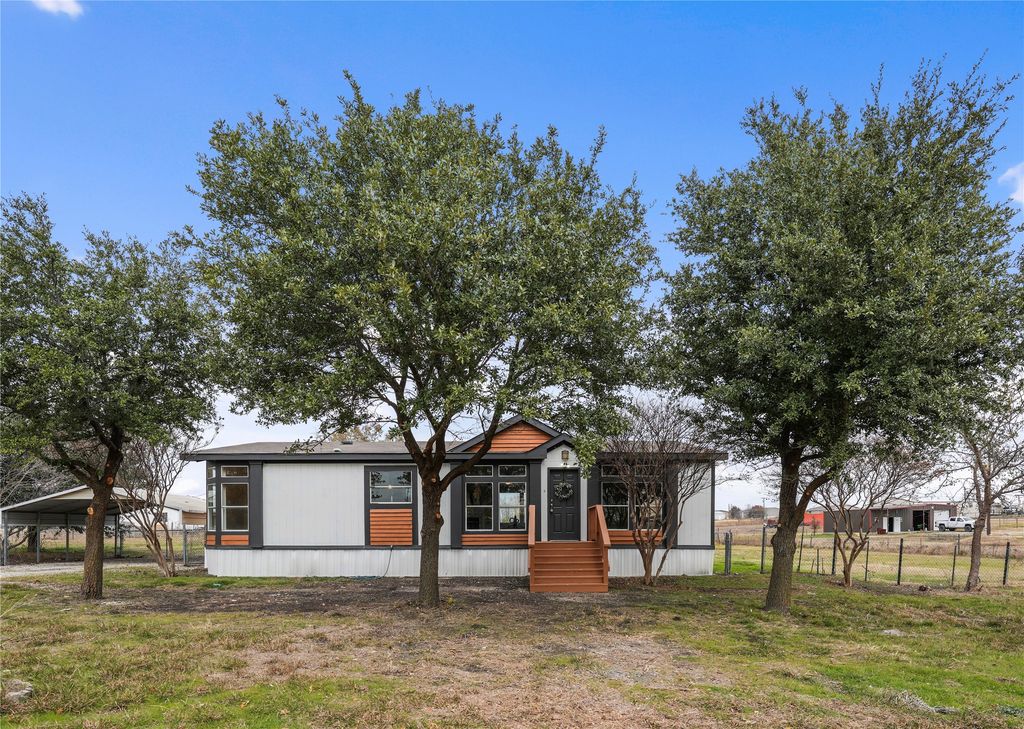 152 Pond View Drive, Decatur, TX 76234