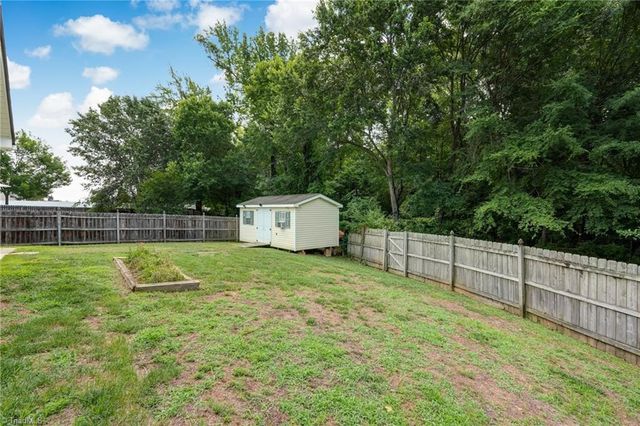 5198 Woodhollow Road, Mcleansville, NC 27301