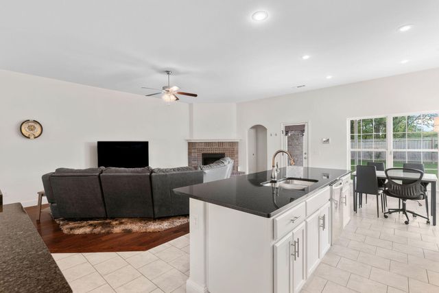 1740 Betenbough Way, Webb City, MO 64870