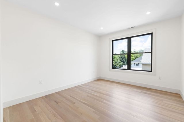 28 Howard St 1, Waltham, MA 02451