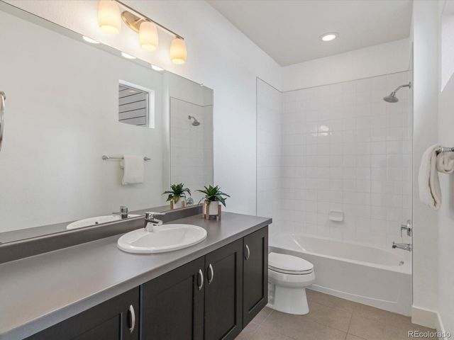 5547 Valentia St, Denver, CO 80238