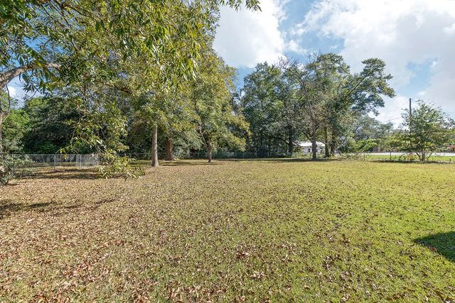 409 Peachtree St, Headland, AL 36345