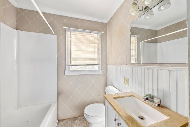 409 Peachtree St, Headland, AL 36345