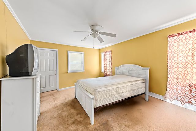 409 Peachtree St, Headland, AL 36345