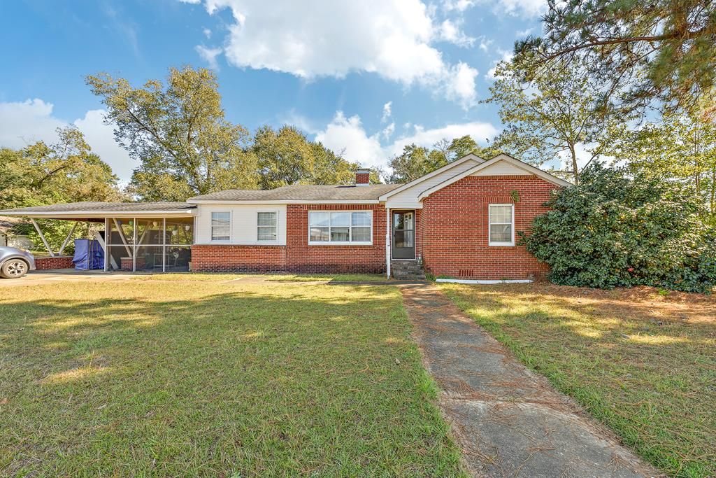 409 Peachtree St, Headland, AL 36345
