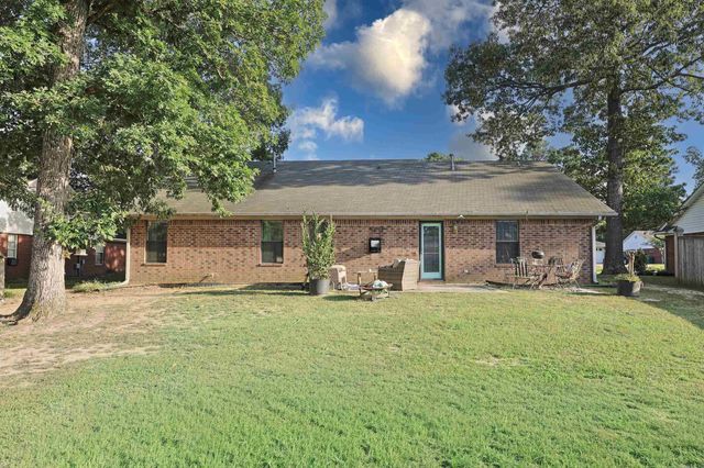 318 Regal Oaks, White Hall, AR 71602