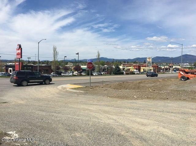 768 N Neufeld LN, Post Falls, ID 83854