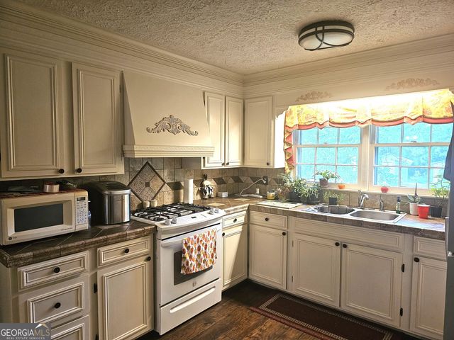 613 Old Macon Rd. Ext., Dublin, GA 31021