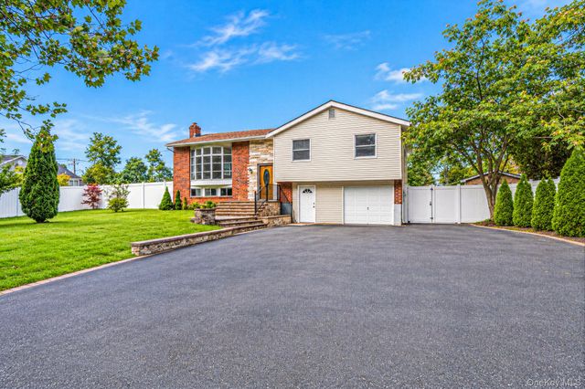 3 Richlee Drive, East Northport, NY 11731