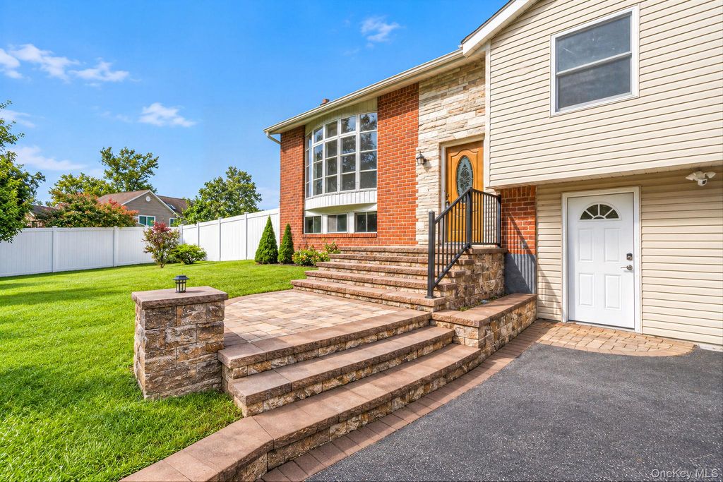 3 Richlee Drive, East Northport, NY 11731 — photo 2