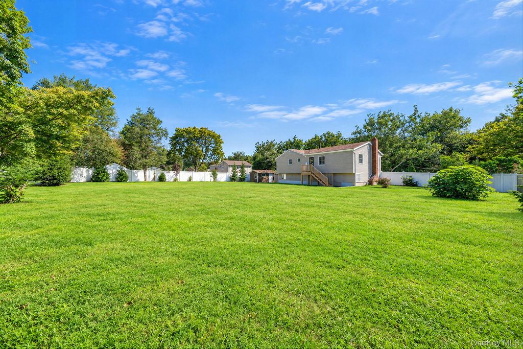 3 Richlee Drive, East Northport, NY 11731 — photo 5