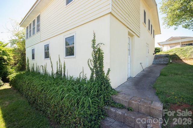 59 S Front Street, Franklin, NC 28734