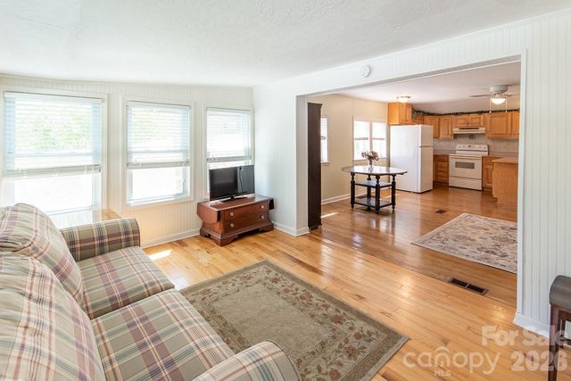 59 S Front Street, Franklin, NC 28734